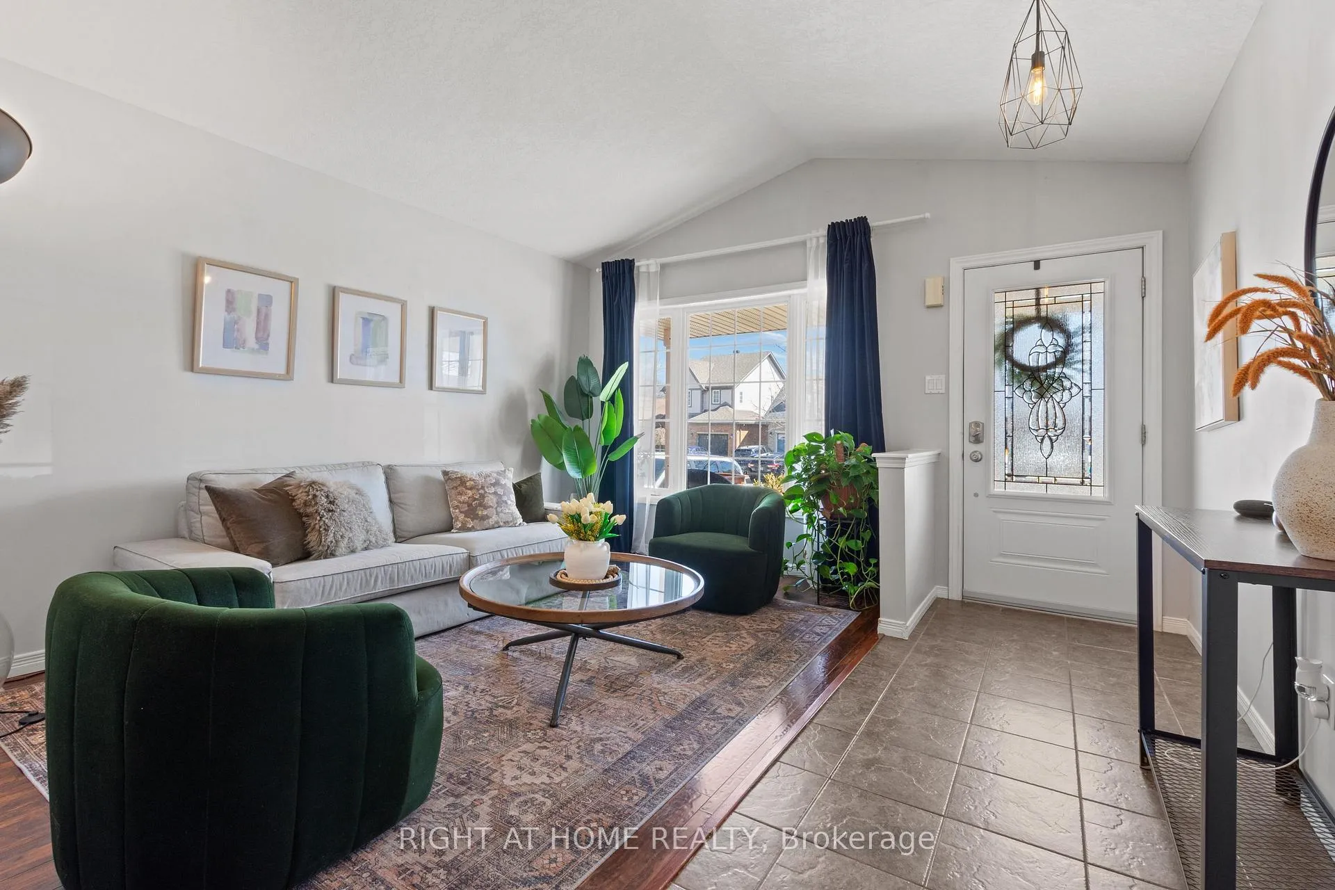 Photo 6 of 15 Settlers Road, Orangeville — HOMEH