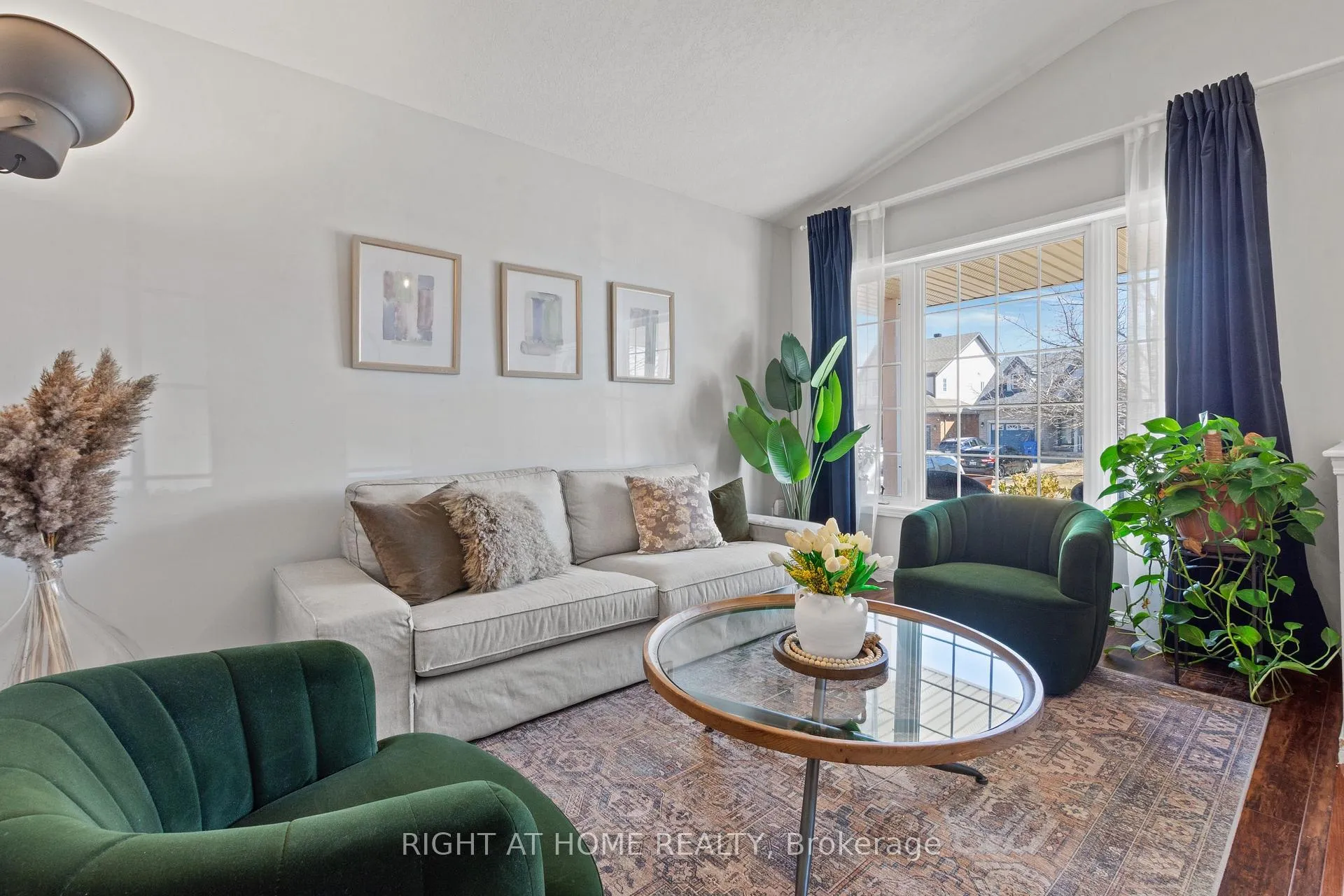 Photo 7 of 15 Settlers Road, Orangeville — HOMEH