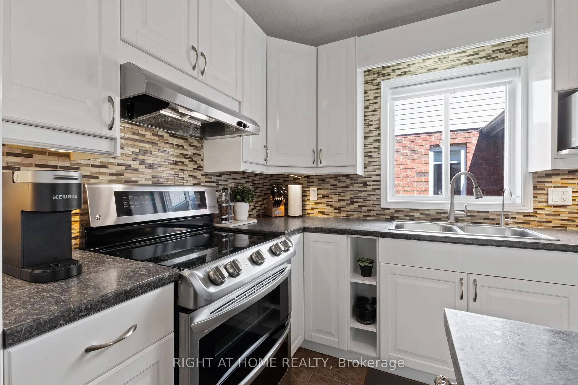 Photo 12 of 15 Settlers Road, Orangeville — HOMEH