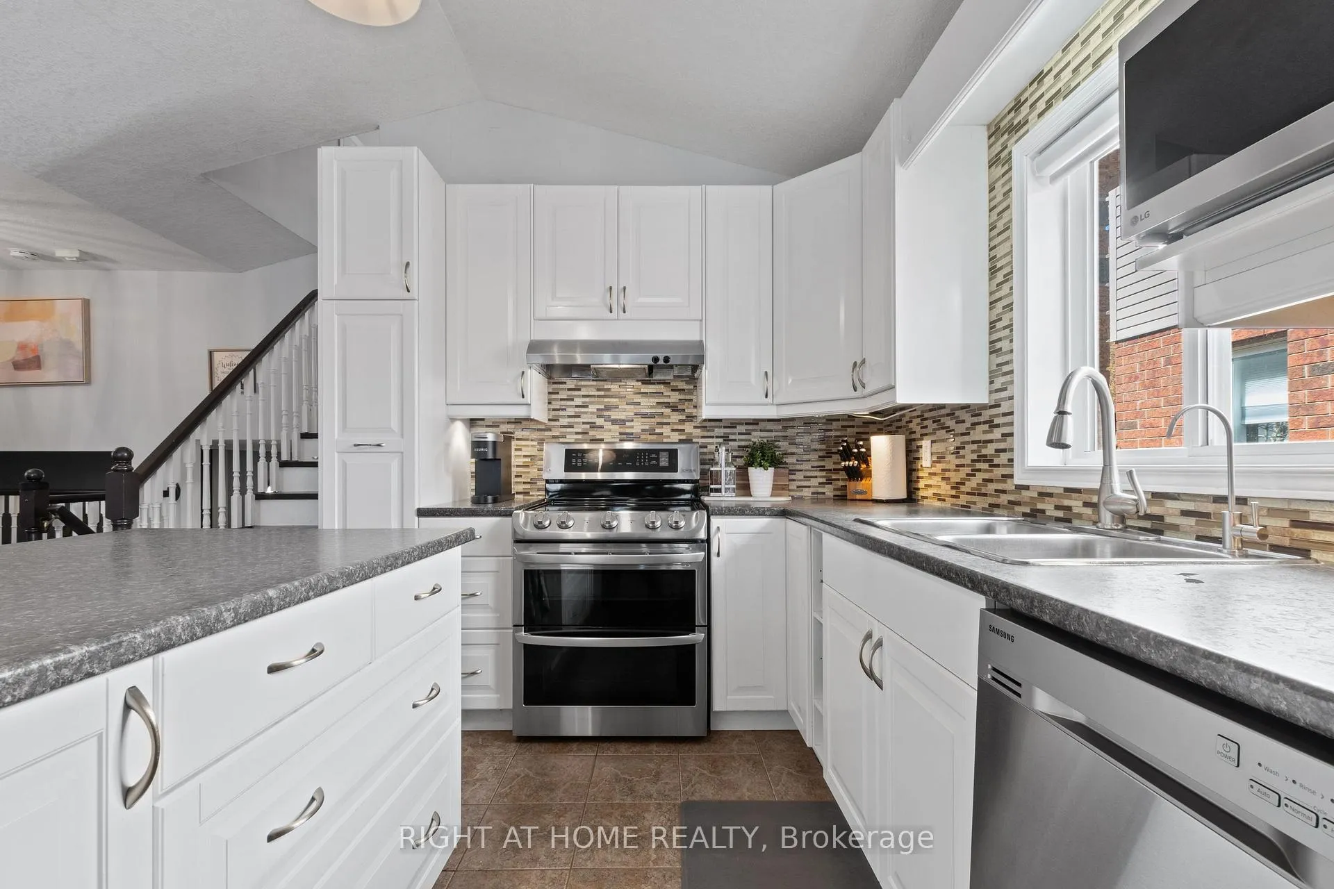 Photo 13 of 15 Settlers Road, Orangeville — HOMEH