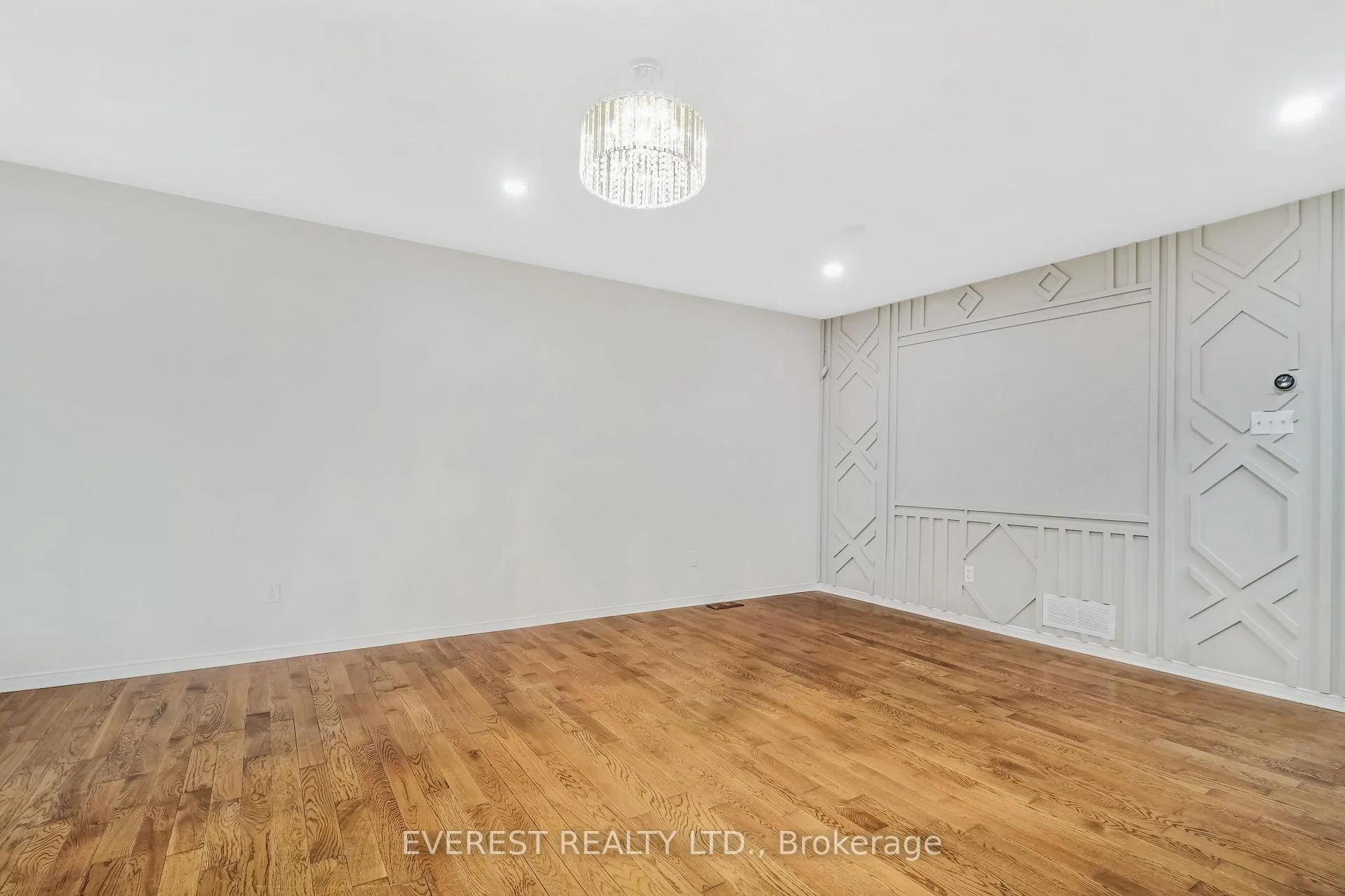 Photo 9 of 153 Cresthaven Drive, Ottawa, Barrhaven East — HOMEH