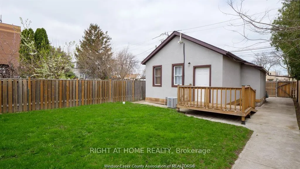 Front of 762 Aylmer Avenue E