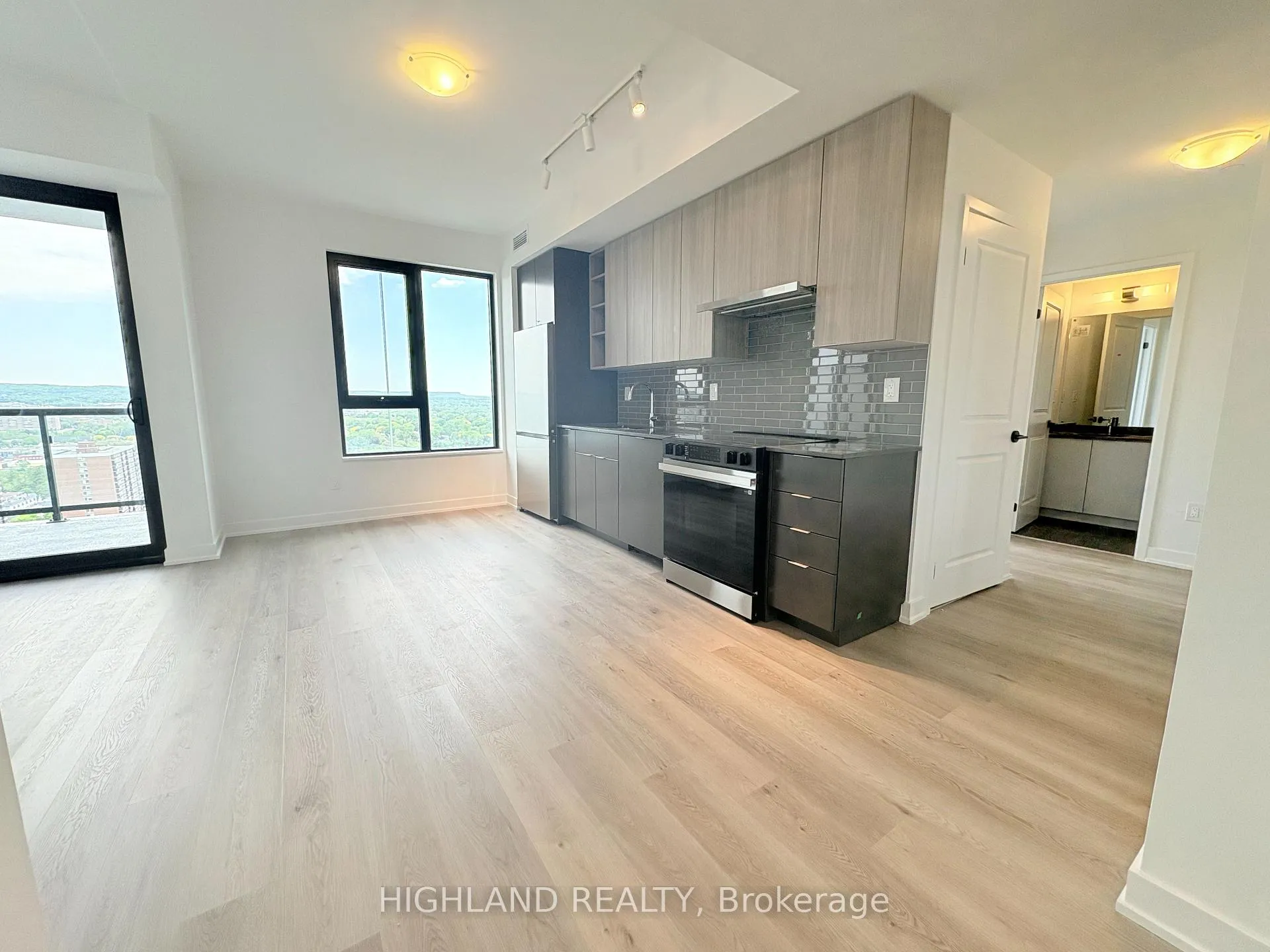Photo 2 of Unit 2402, 2075 Lakeshore Road, Burlington, Brant — HOMEH