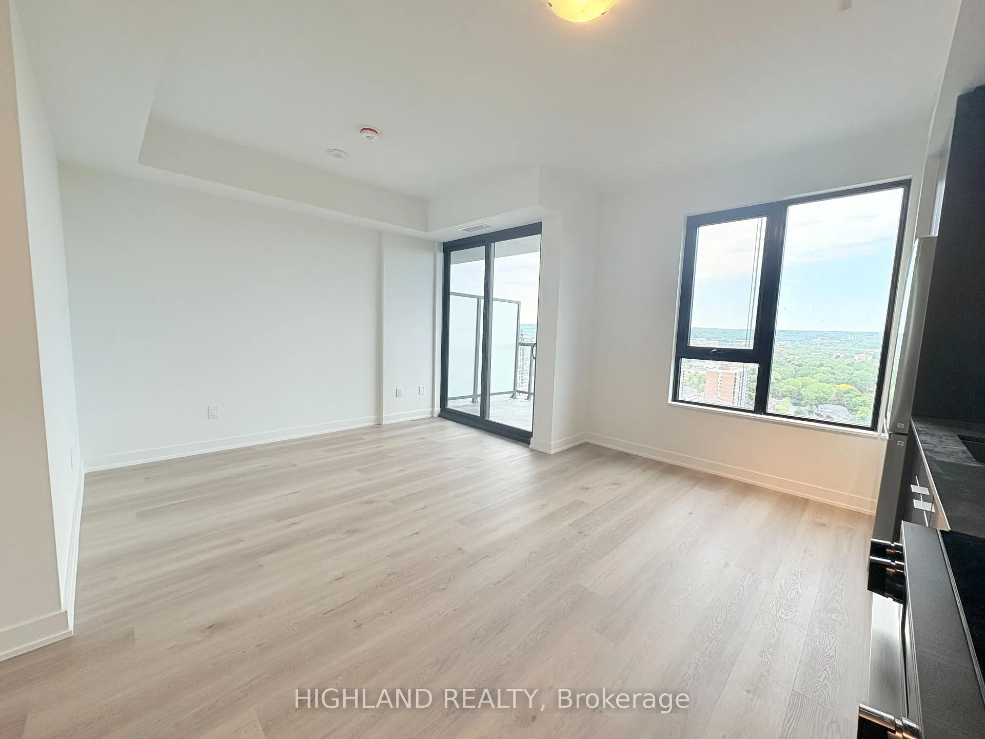 Photo 3 of Unit 2402, 2075 Lakeshore Road, Burlington, Brant — HOMEH