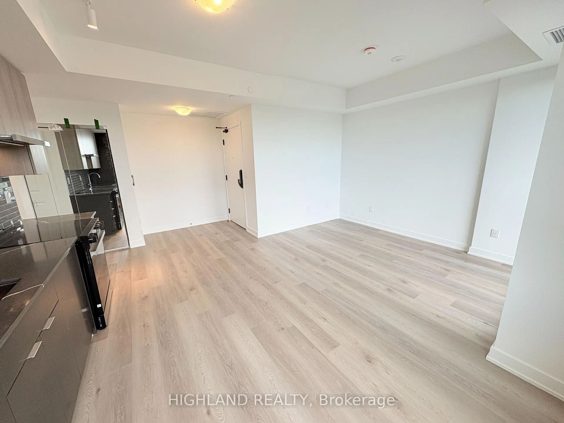 Photo 5 of Unit 2402, 2075 Lakeshore Road, Burlington, Brant — HOMEH