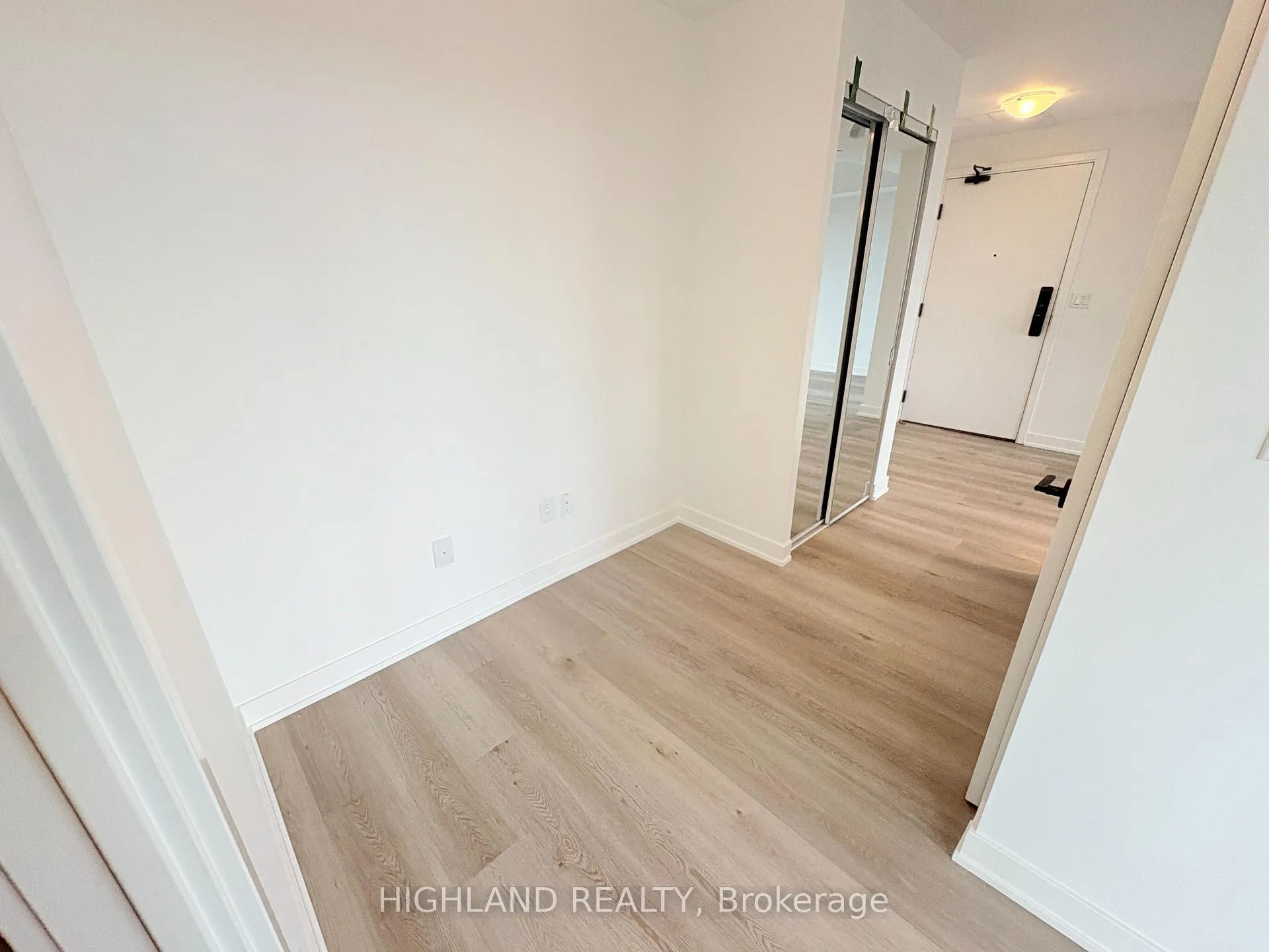 Photo 6 of Unit 2402, 2075 Lakeshore Road, Burlington, Brant — HOMEH