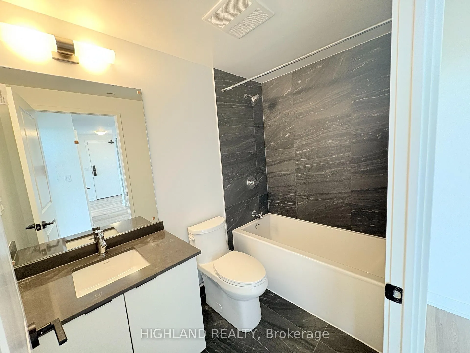 Photo 7 of Unit 2402, 2075 Lakeshore Road, Burlington, Brant — HOMEH