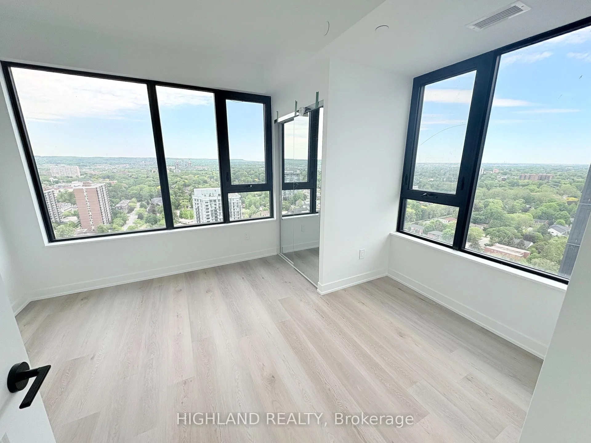 Photo 8 of Unit 2402, 2075 Lakeshore Road, Burlington, Brant — HOMEH