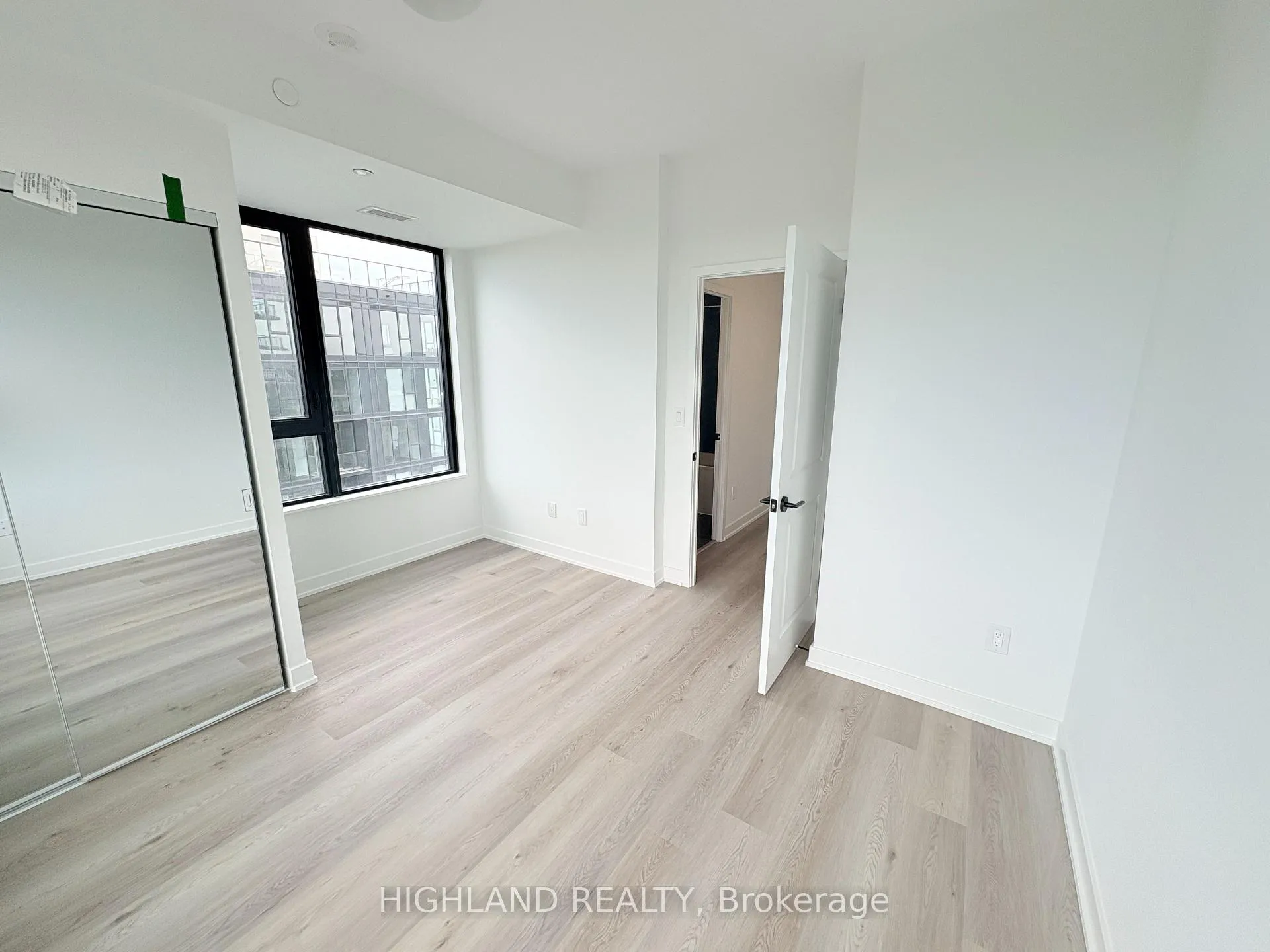 Photo 9 of Unit 2402, 2075 Lakeshore Road, Burlington, Brant — HOMEH