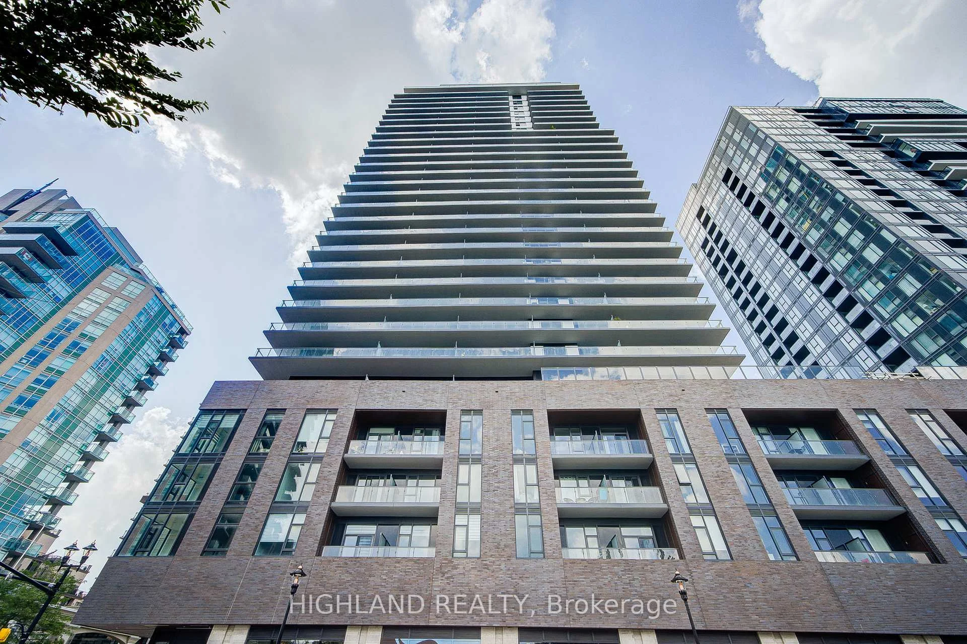 Photo 13 of Unit 2402, 2075 Lakeshore Road, Burlington, Brant — HOMEH