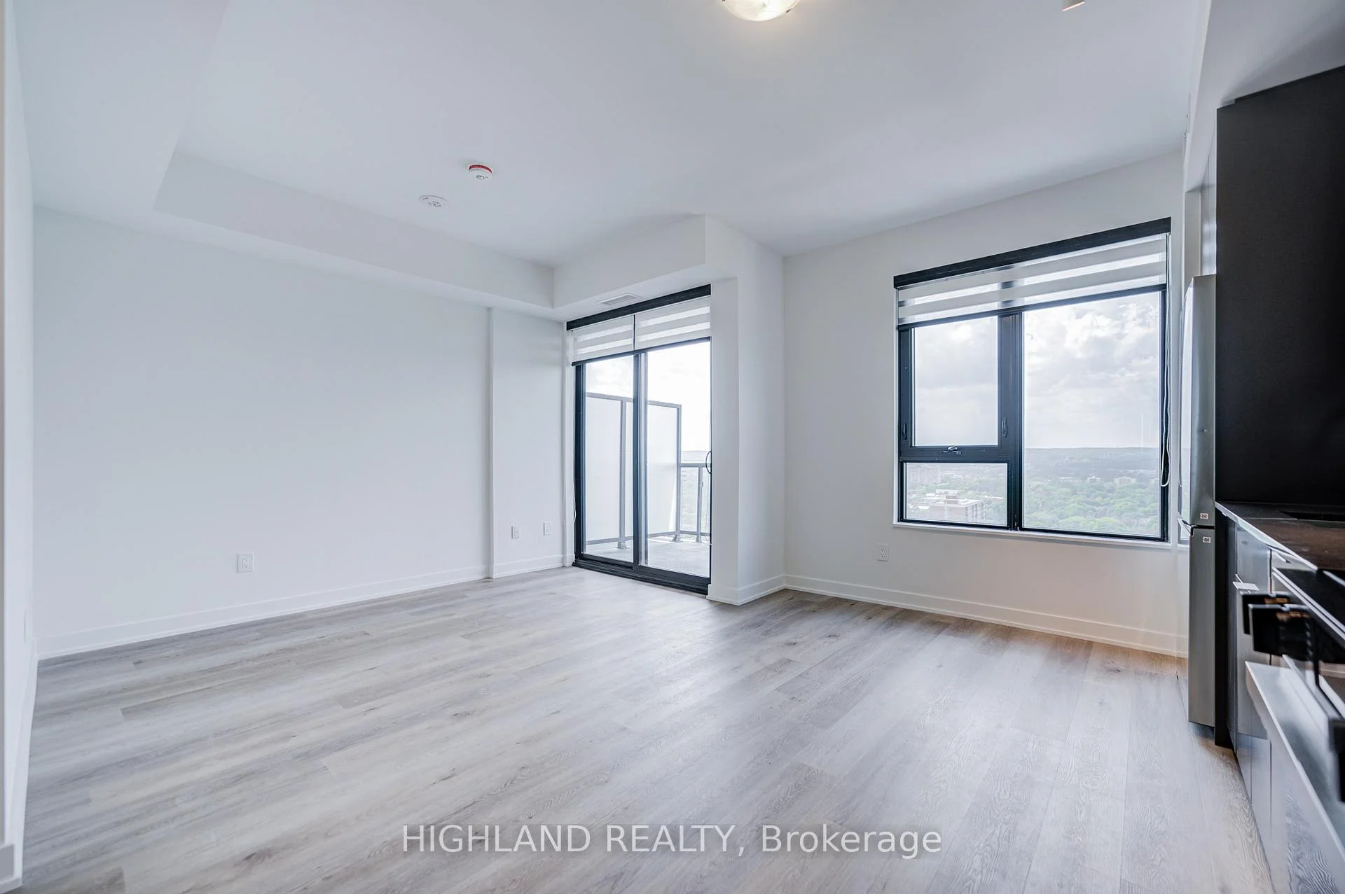 Photo 16 of Unit 2402, 2075 Lakeshore Road, Burlington, Brant — HOMEH
