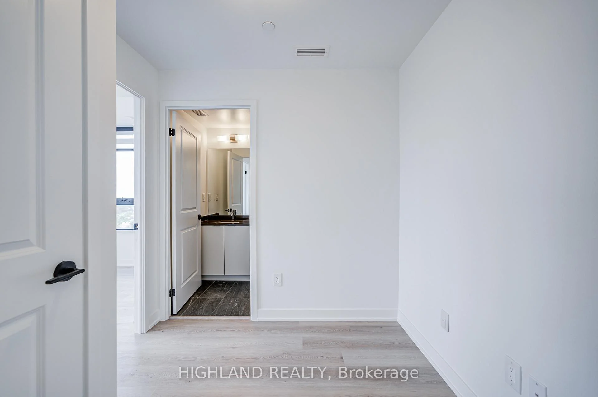 Photo 25 of Unit 2402, 2075 Lakeshore Road, Burlington, Brant — HOMEH