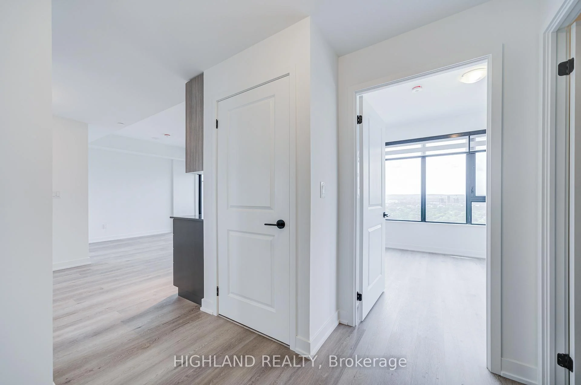 Photo 26 of Unit 2402, 2075 Lakeshore Road, Burlington, Brant — HOMEH