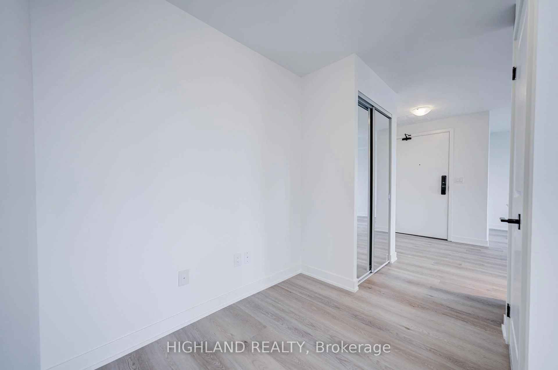 Photo 27 of Unit 2402, 2075 Lakeshore Road, Burlington, Brant — HOMEH