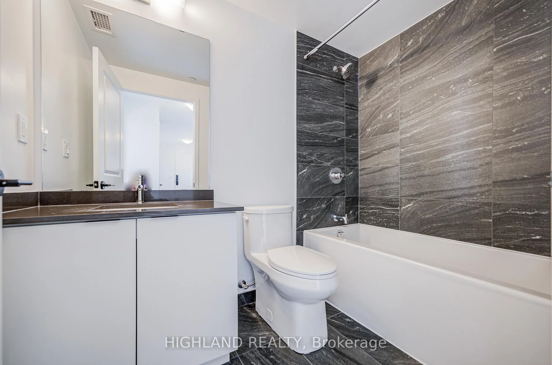 Photo 28 of Unit 2402, 2075 Lakeshore Road, Burlington, Brant — HOMEH