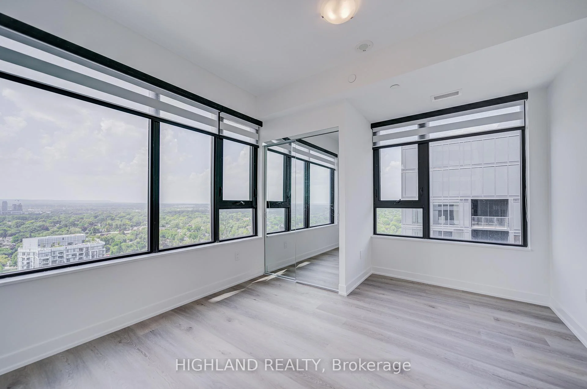 Photo 30 of Unit 2402, 2075 Lakeshore Road, Burlington, Brant — HOMEH