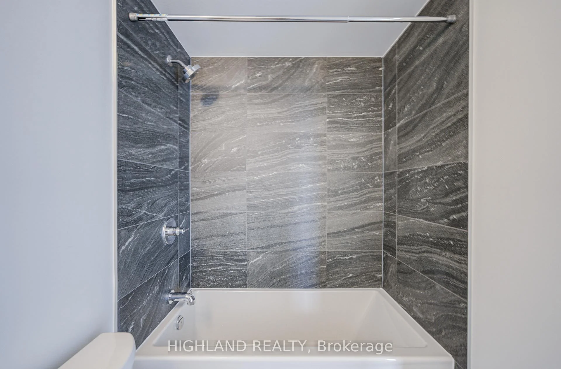 Photo 31 of Unit 2402, 2075 Lakeshore Road, Burlington, Brant — HOMEH
