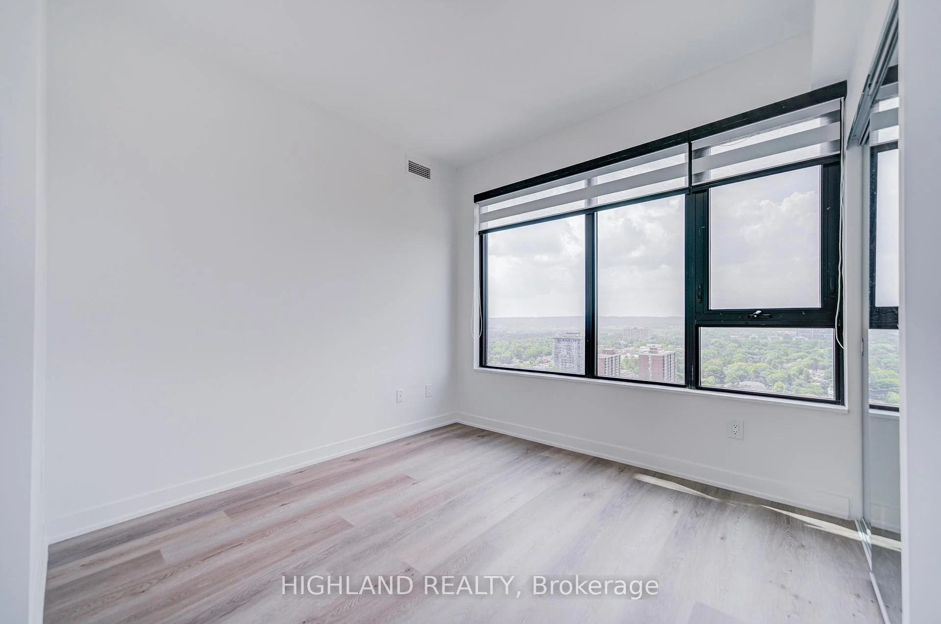 Photo 32 of Unit 2402, 2075 Lakeshore Road, Burlington, Brant — HOMEH