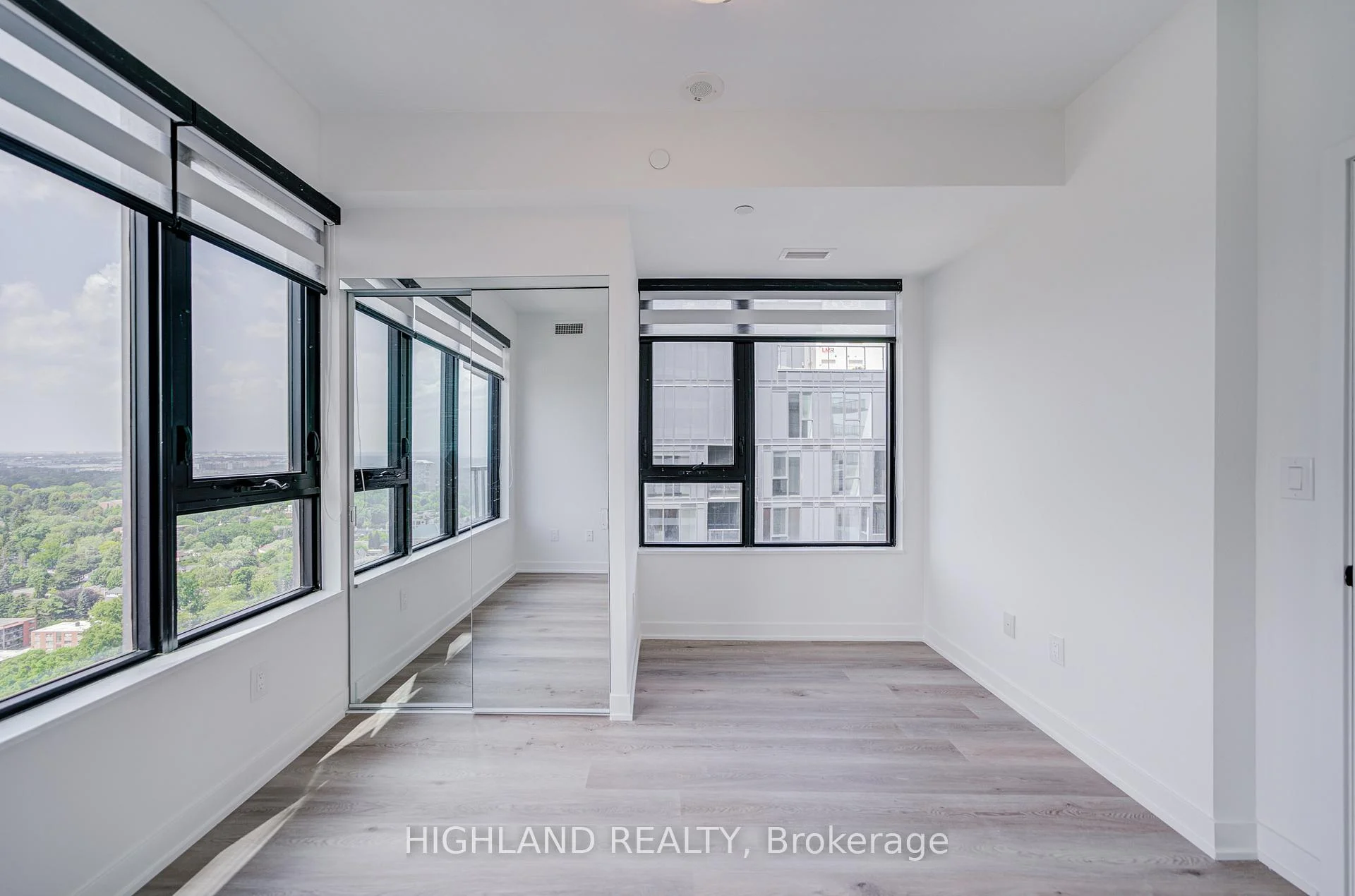 Photo 33 of Unit 2402, 2075 Lakeshore Road, Burlington, Brant — HOMEH