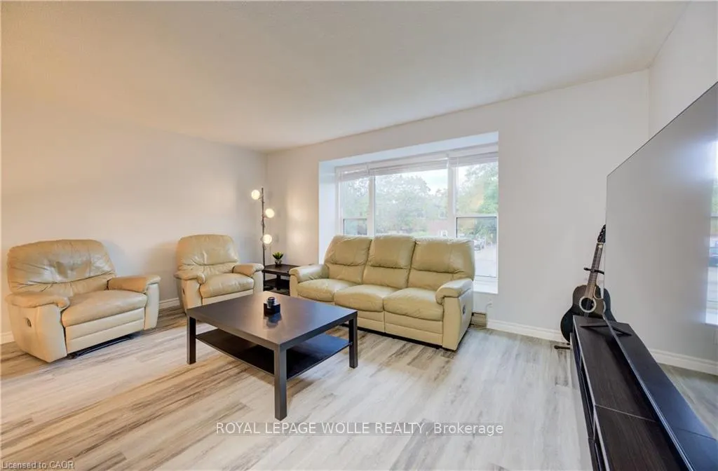 Photo 4 of 19 Hillbrook Crescent, Kitchener, Forest Heights — HOMEH