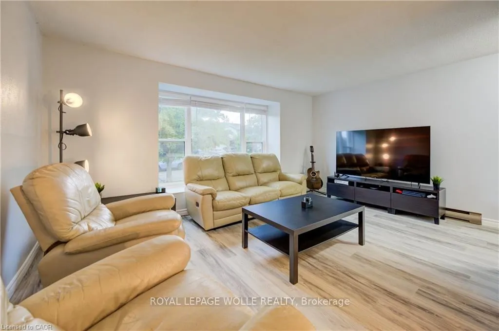 Photo 5 of 19 Hillbrook Crescent, Kitchener, Forest Heights — HOMEH
