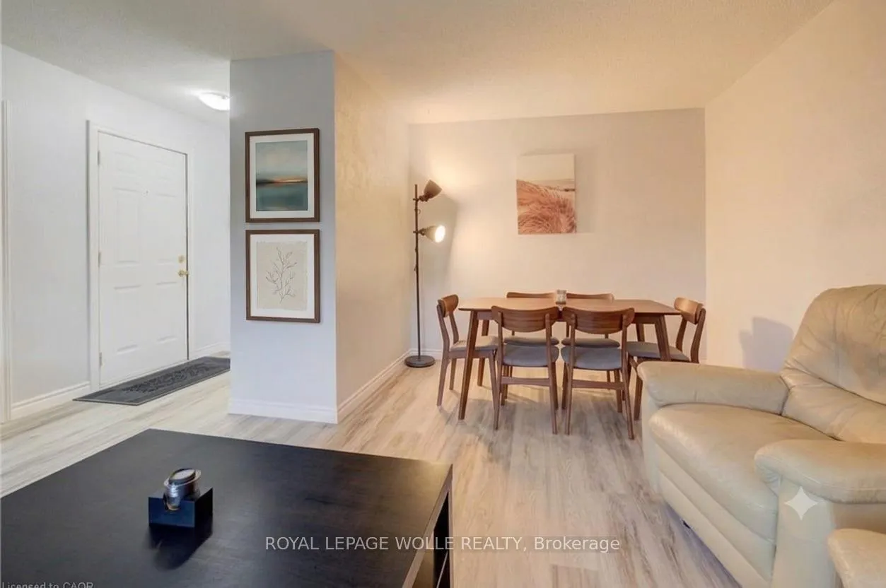 Photo 8 of 19 Hillbrook Crescent, Kitchener, Forest Heights — HOMEH