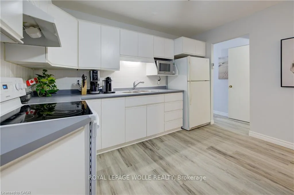 Photo 12 of 19 Hillbrook Crescent, Kitchener, Forest Heights — HOMEH