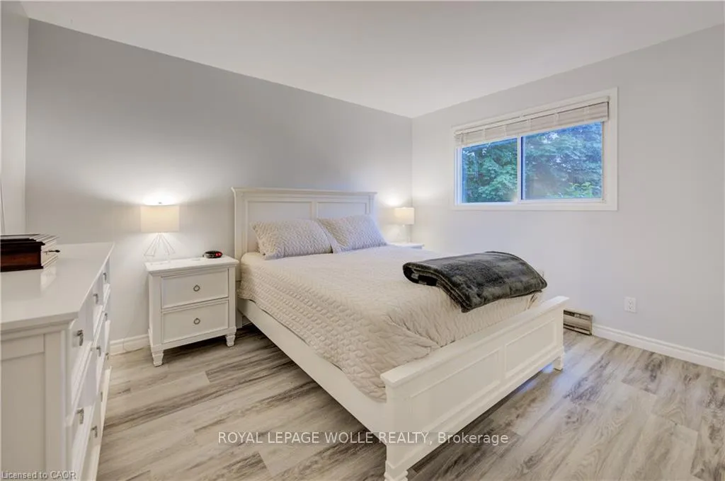 Photo 14 of 19 Hillbrook Crescent, Kitchener, Forest Heights — HOMEH