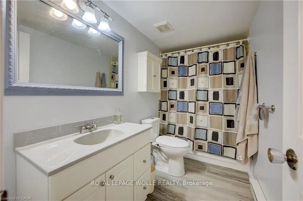 Photo 16 of 19 Hillbrook Crescent, Kitchener, Forest Heights — HOMEH