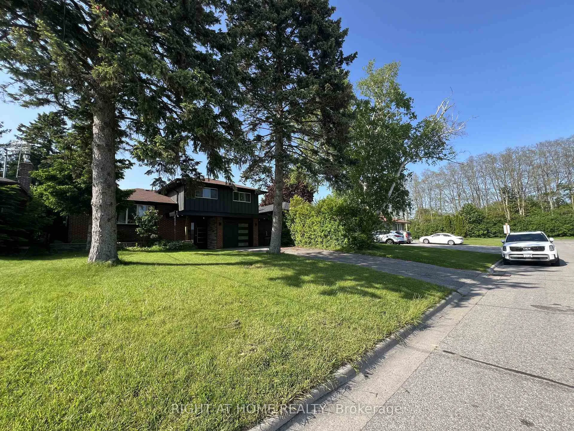 Photo 3 of 310 Admiral Road, Oshawa, McLaughlin — HOMEH