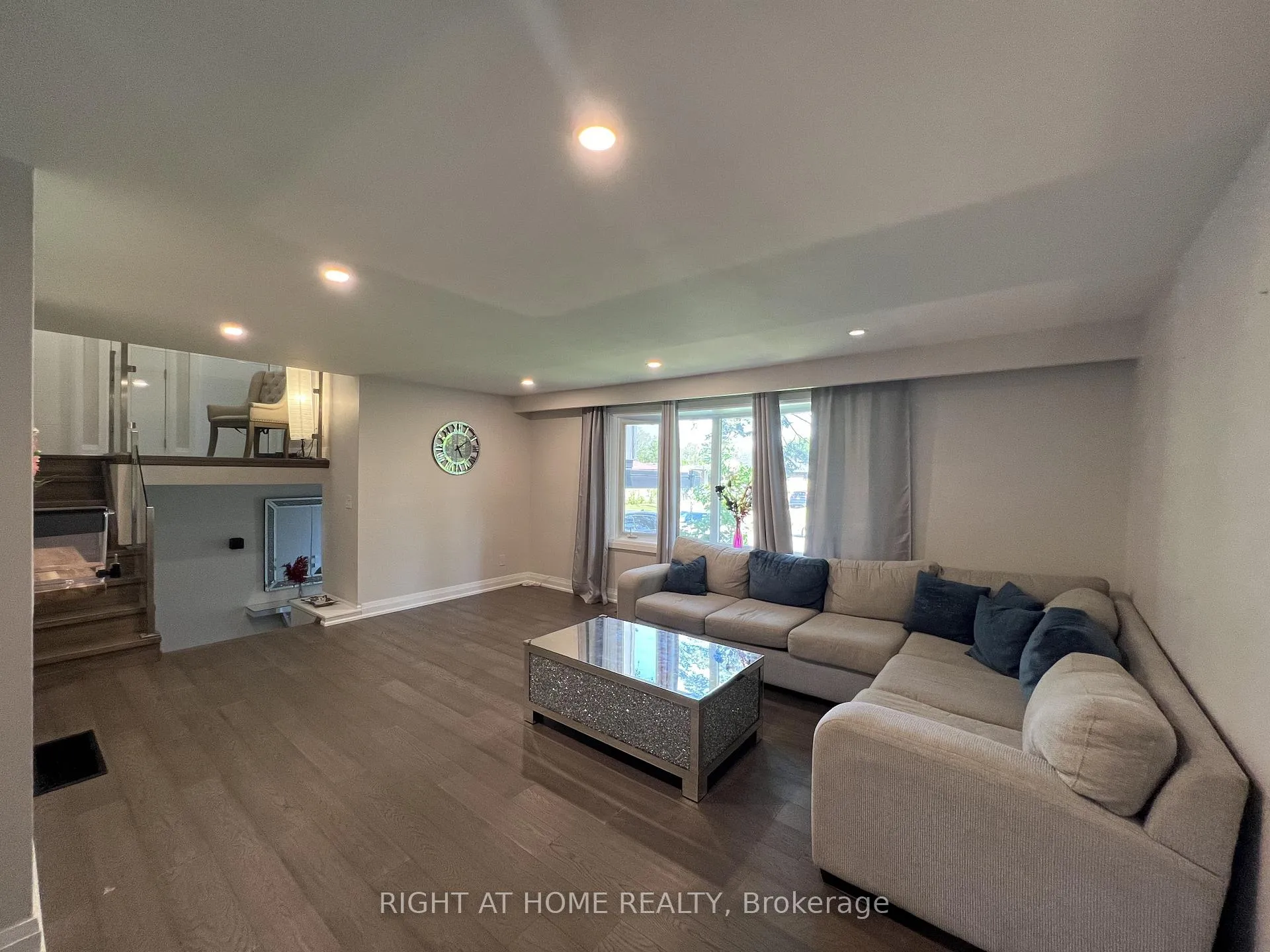 Photo 10 of 310 Admiral Road, Oshawa, McLaughlin — HOMEH