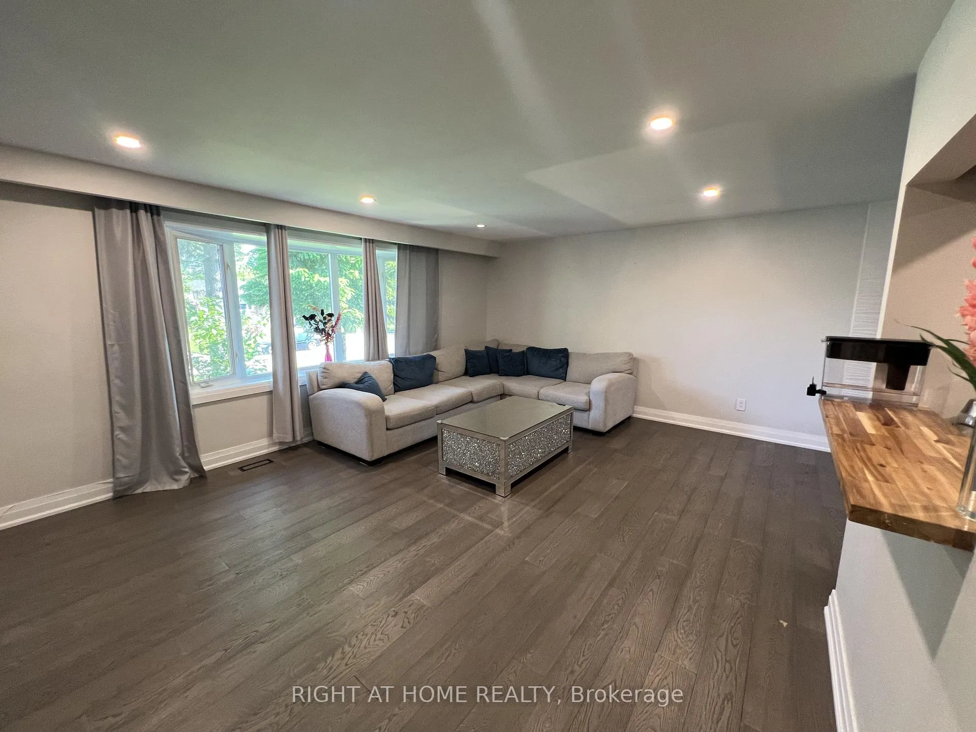 Photo 11 of 310 Admiral Road, Oshawa, McLaughlin — HOMEH