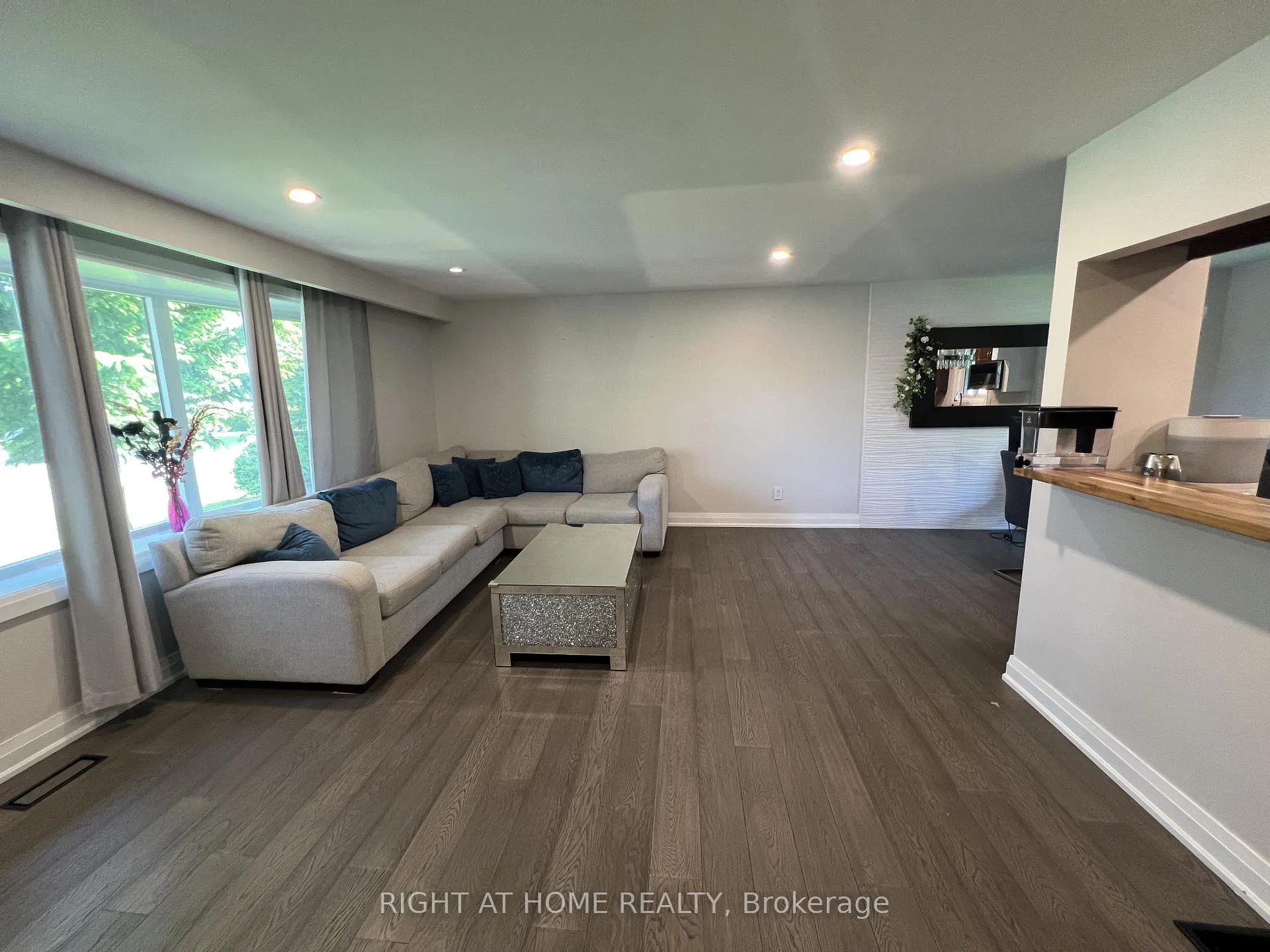 Photo 12 of 310 Admiral Road, Oshawa, McLaughlin — HOMEH