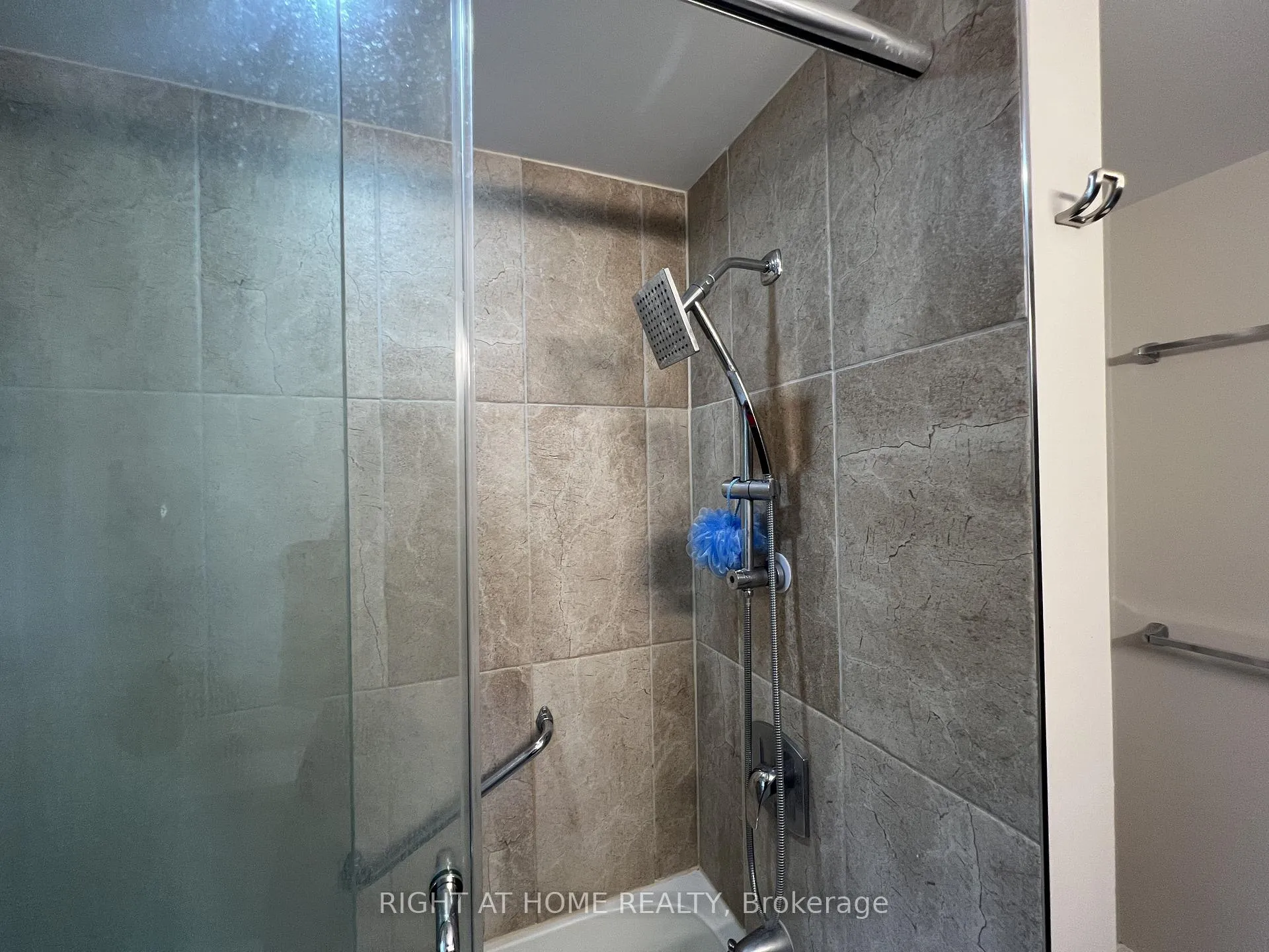 Photo 29 of 310 Admiral Road, Oshawa, McLaughlin — HOMEH