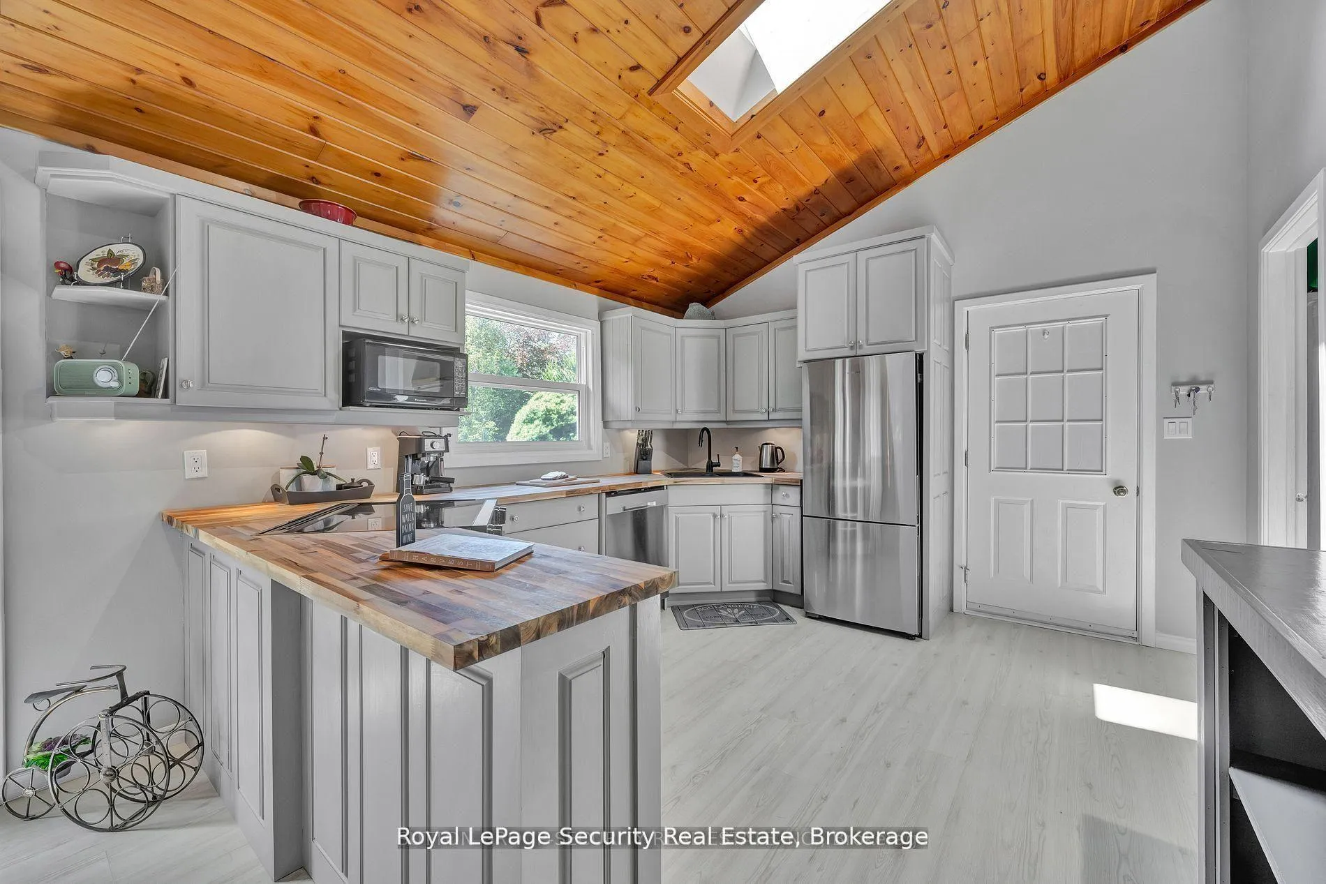 Photo 13 of 48 Jackman Road, Clarington, Bowmanville — HOMEH
