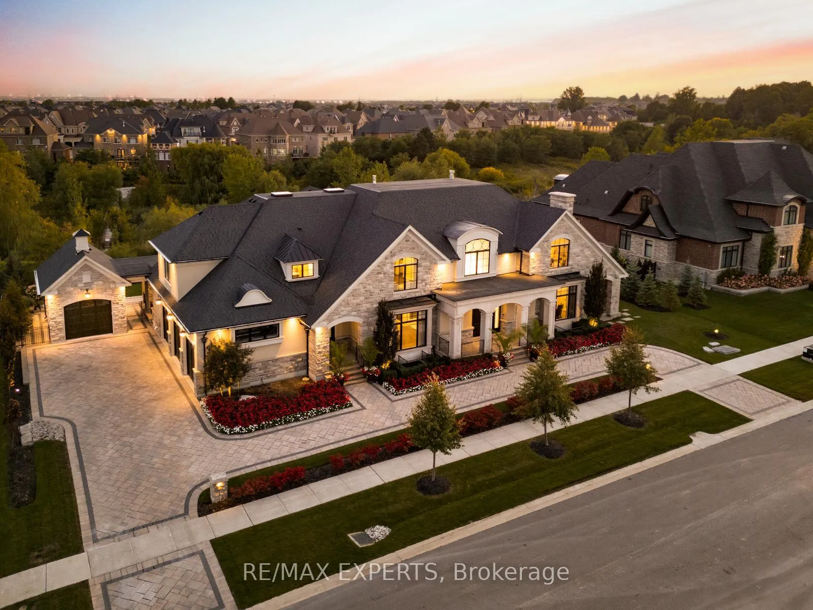 Photo 1 of 205 Northern Pines Boulevard, Vaughan, Kleinburg — HOMEH