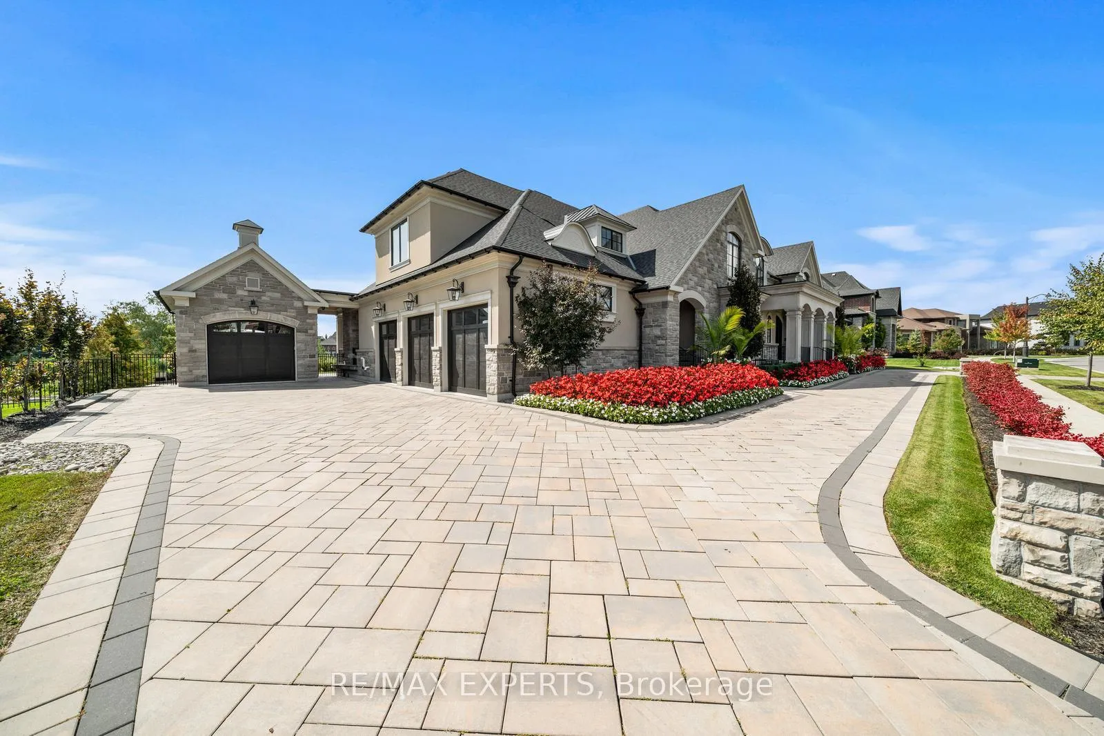 Photo 4 of 205 Northern Pines Boulevard, Vaughan, Kleinburg — HOMEH