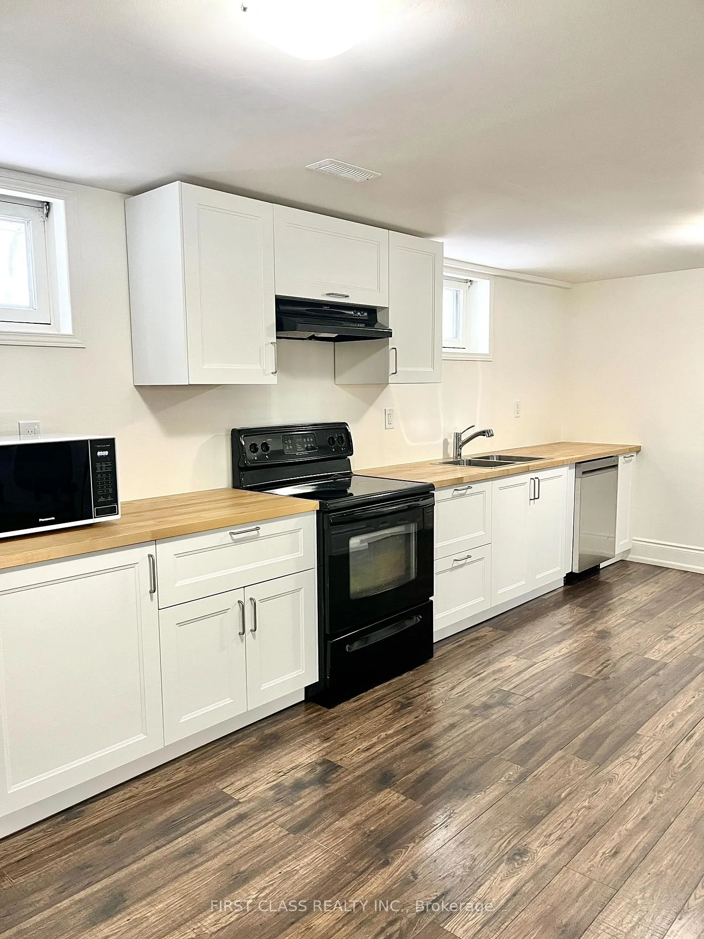 Photo 2 of 53 Centre Street E, Orangeville — HOMEH