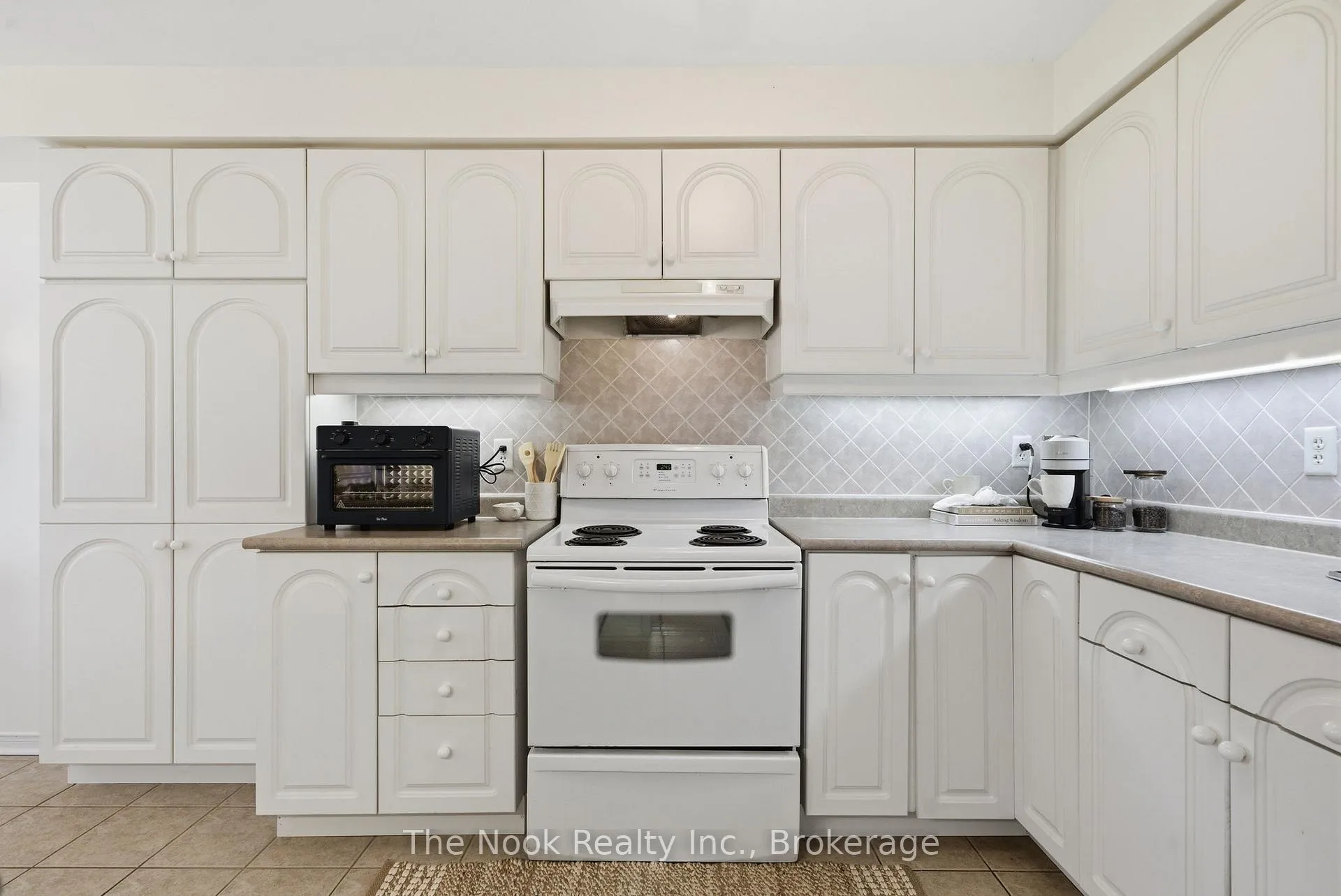 Photo 15 of 39 Rampart Crescent, Whitby, Williamsburg — HOMEH