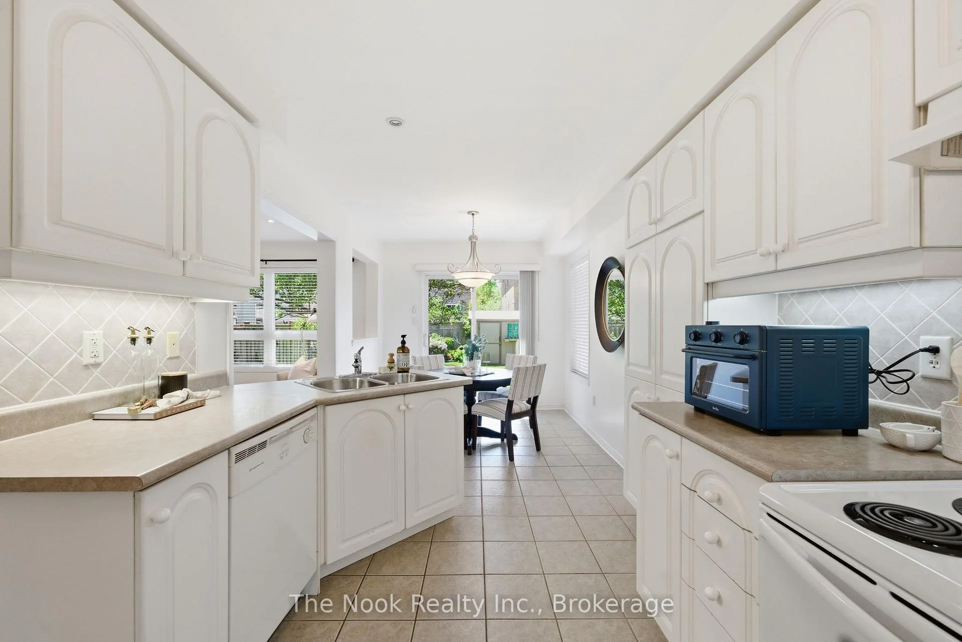 Photo 16 of 39 Rampart Crescent, Whitby, Williamsburg — HOMEH
