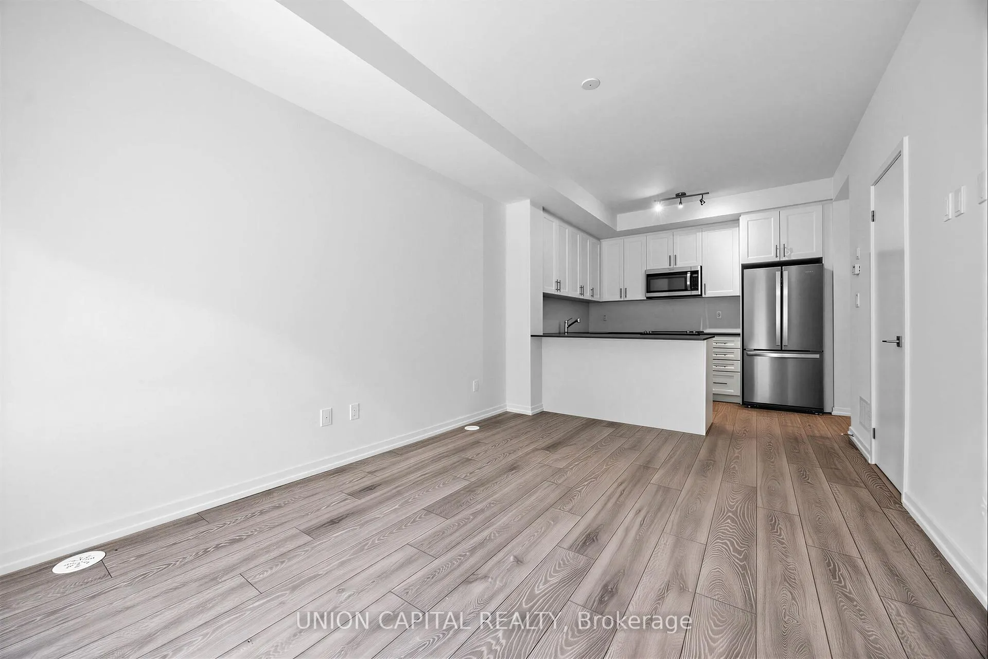 Photo 4 of Unit 9, 26 Lytham Green Circle, Newmarket, Glenway Estates — HOMEH