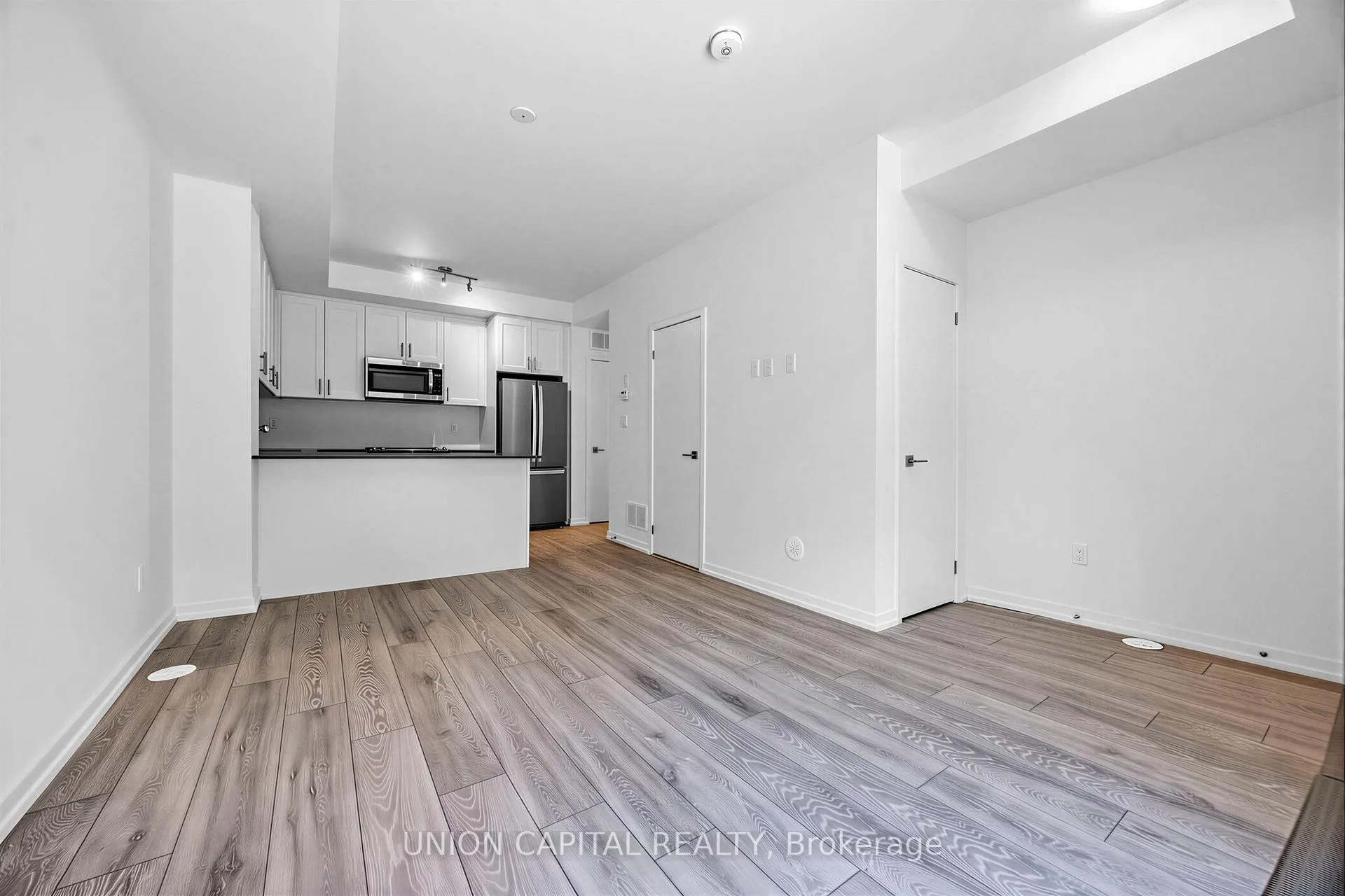 Photo 5 of Unit 9, 26 Lytham Green Circle, Newmarket, Glenway Estates — HOMEH