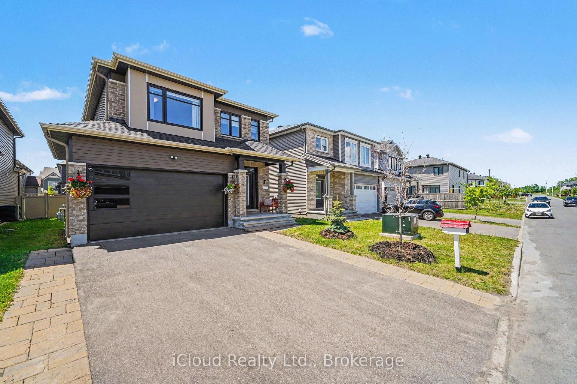 Front of 616 Moonflower Crescent