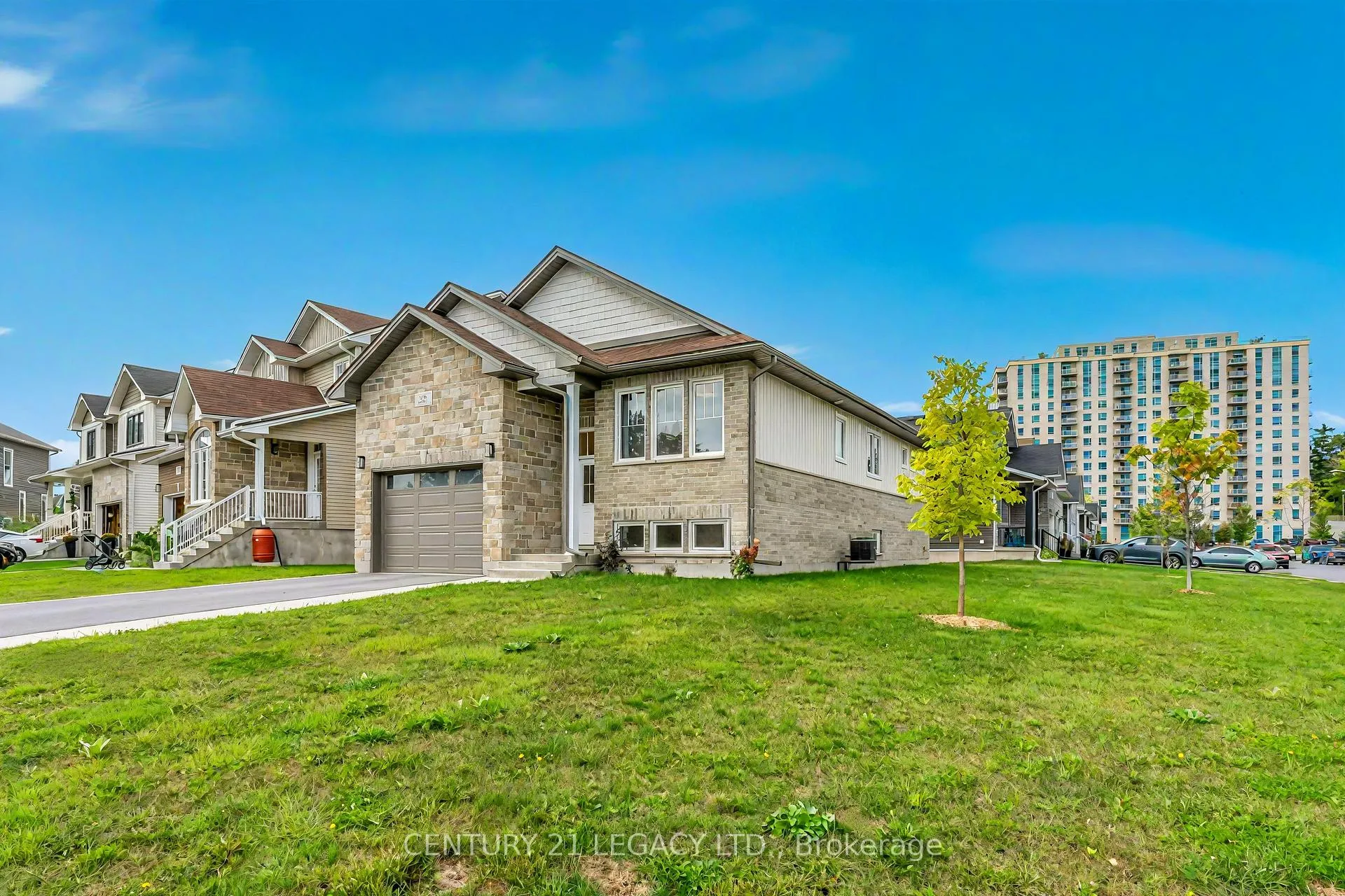 Photo 2 of 245 Mill Pond Place, Kingston, West of Sir John A. Blvd — HOMEH