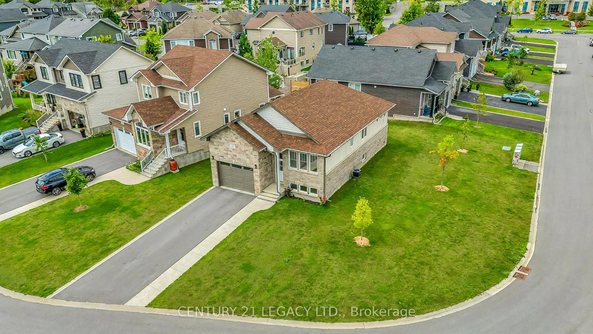 Photo 3 of 245 Mill Pond Place, Kingston, West of Sir John A. Blvd — HOMEH