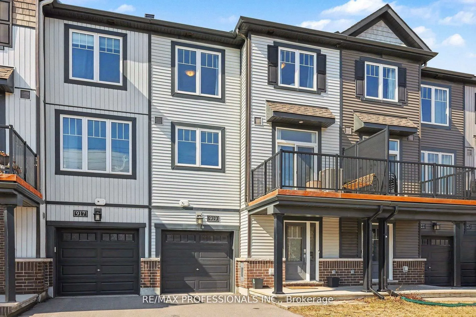 Front of 919 Lixnaw Court
