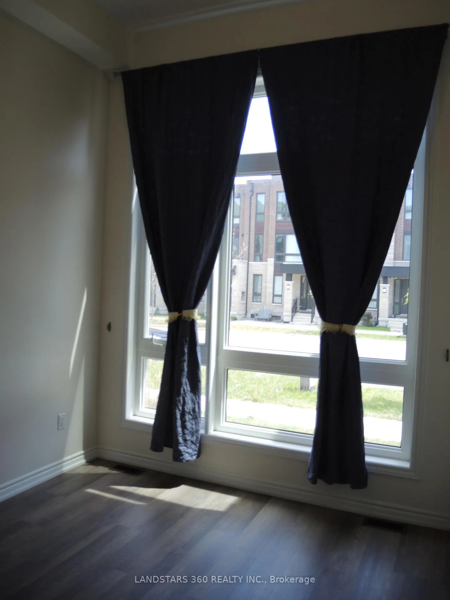Photo 5 of 42 Lord Melborne Street, Markham, Victoria Square — HOMEH