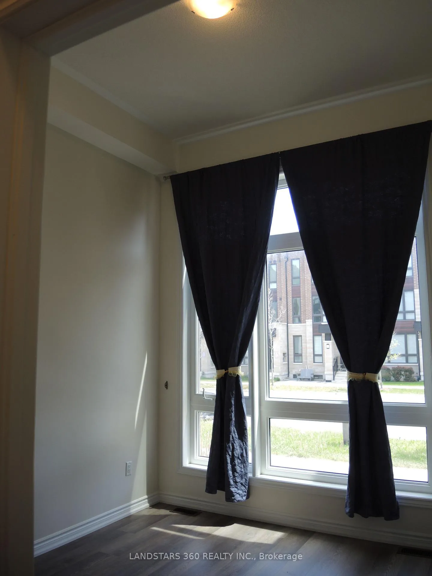 Photo 6 of 42 Lord Melborne Street, Markham, Victoria Square — HOMEH