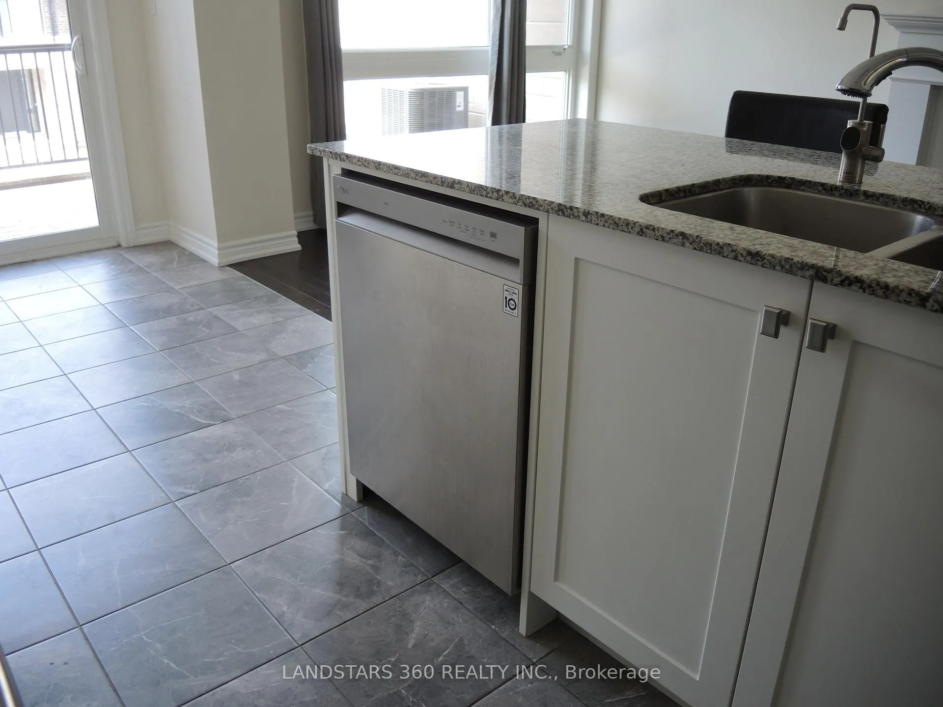 Photo 12 of 42 Lord Melborne Street, Markham, Victoria Square — HOMEH