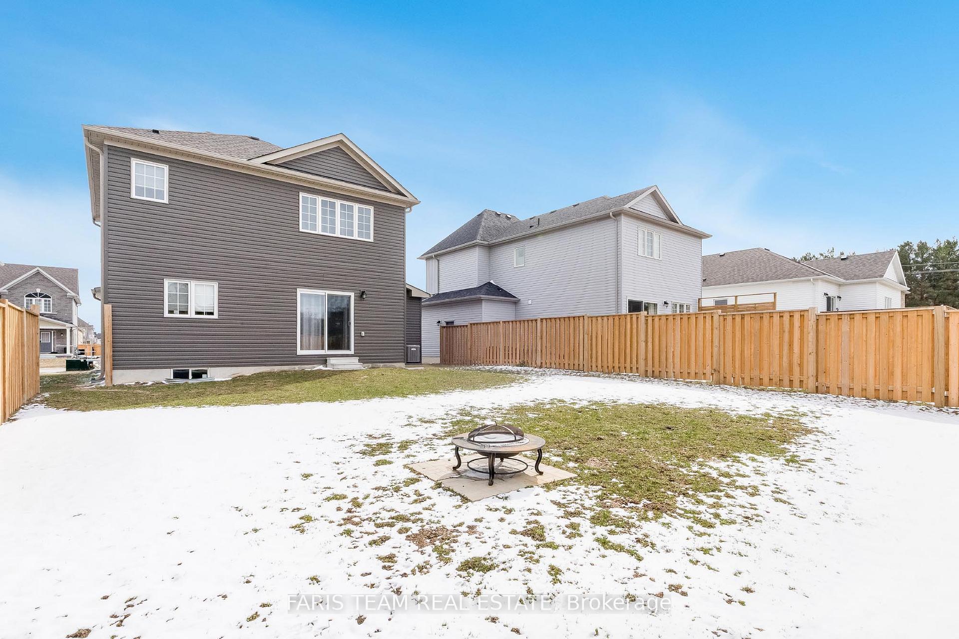 Photo 17 of 210 Springfield Crescent, Clearview, Stayner — HOMEH